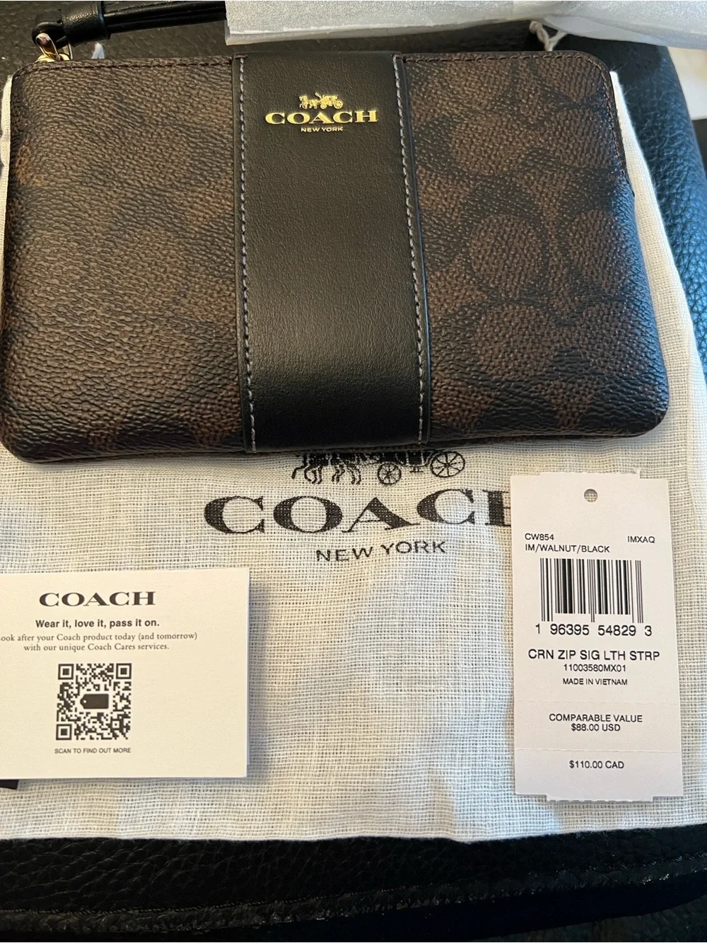 COACH NWT WALNUT/ BLACK CORNER ZIP WRISTLET